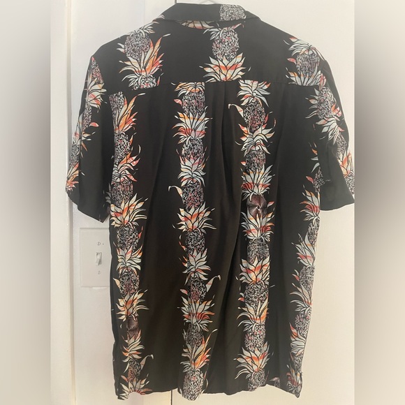 Volcom men’s button up shirt, size medium - Picture 2 of 4